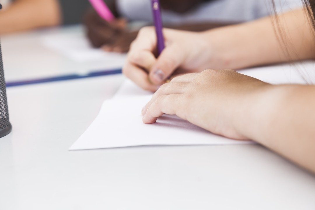 little-kid-writing_SoxRI2pRUl